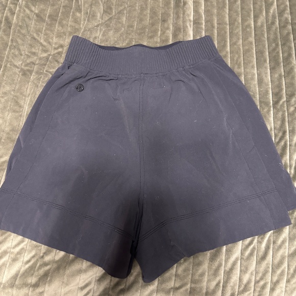 Lululemon Stretch Woven Relaxed-Fit High-Rise Short 4" - Picture 3 of 4